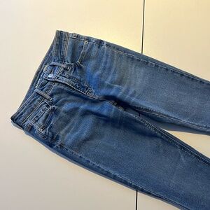 Women’s old navy blue jeans